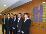 From left: Spencer Wong, Peter Chang, Chester Hui, Simone Hui, Prof. Michael Ramsden, and Charmine Cheung